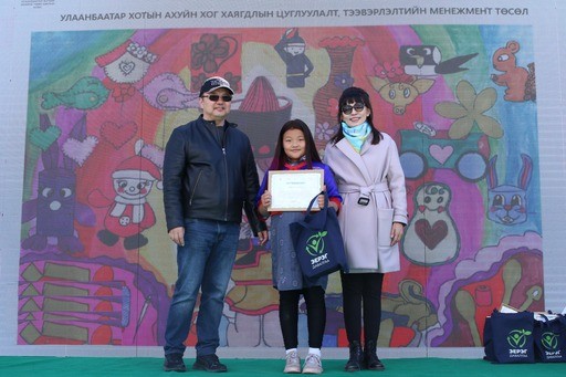 ХОГГҮЙ ИРЭЭДҮЙ ГАР ЗУРГИЙН УРАЛДААНД ШИЛДЭГЭЭР ШАЛГАРСАН БҮТЭЭЛҮҮДИЙГ АЛДАРШУУЛЖ БАЙНА.